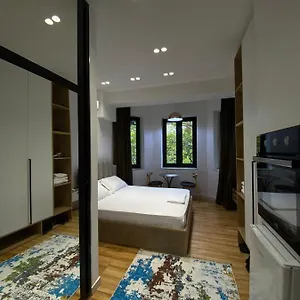 https://luxury-studio-blloku.hotels-in-tirana.com